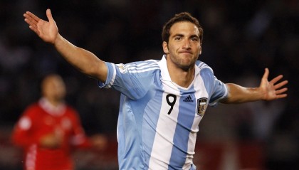 开云体育网址-“高新体育中心健力赛：冠军之争白热化，选手拼尽全力”